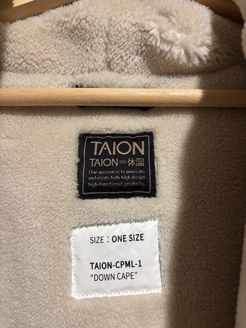 TAION ブラック ダウンフード付きポンチョ