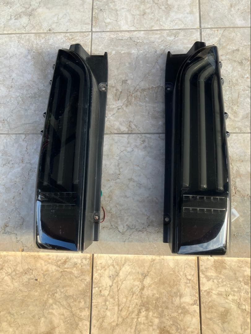 シーケンシャル　テールランプ