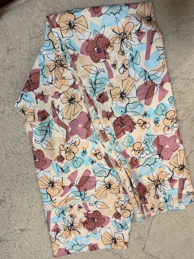 SUKALA ミックスフラワークロス　ヨガウェア トップとレギンス