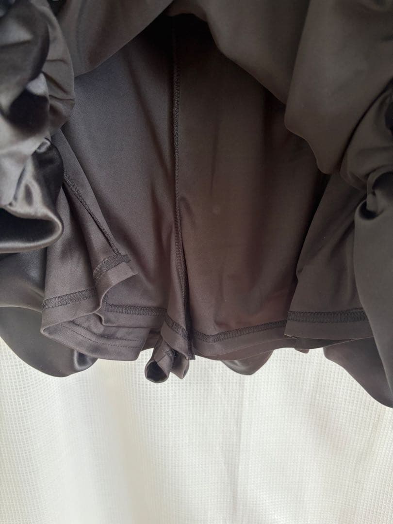 ブラック サテン ミニスカート Sサイズ　THETOÉ