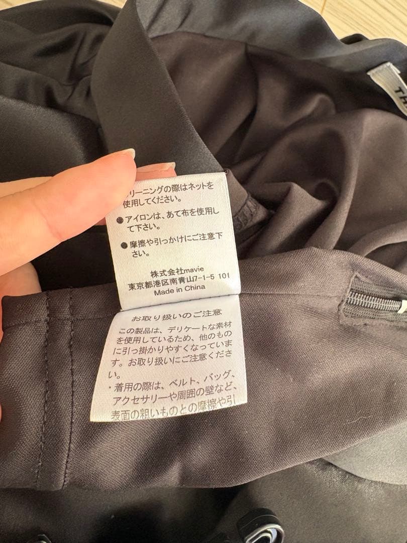 ブラック サテン ミニスカート Sサイズ　THETOÉ