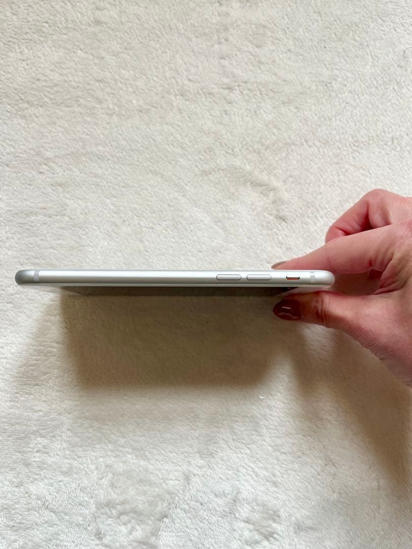 【箱付き美品】 Apple iPhone 8 シルバー