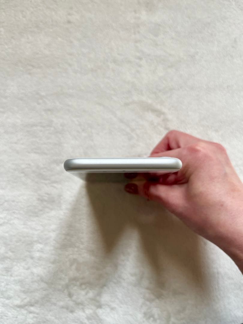 【箱付き美品】 Apple iPhone 8 シルバー