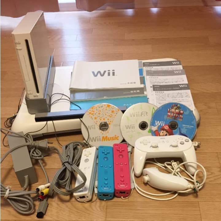 Wii 本体。