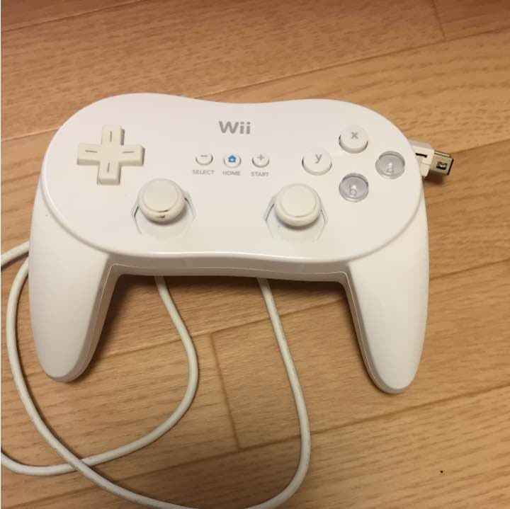 Wii 本体。