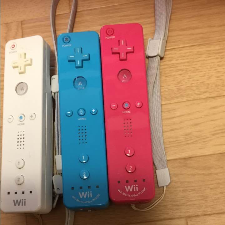Wii 本体。