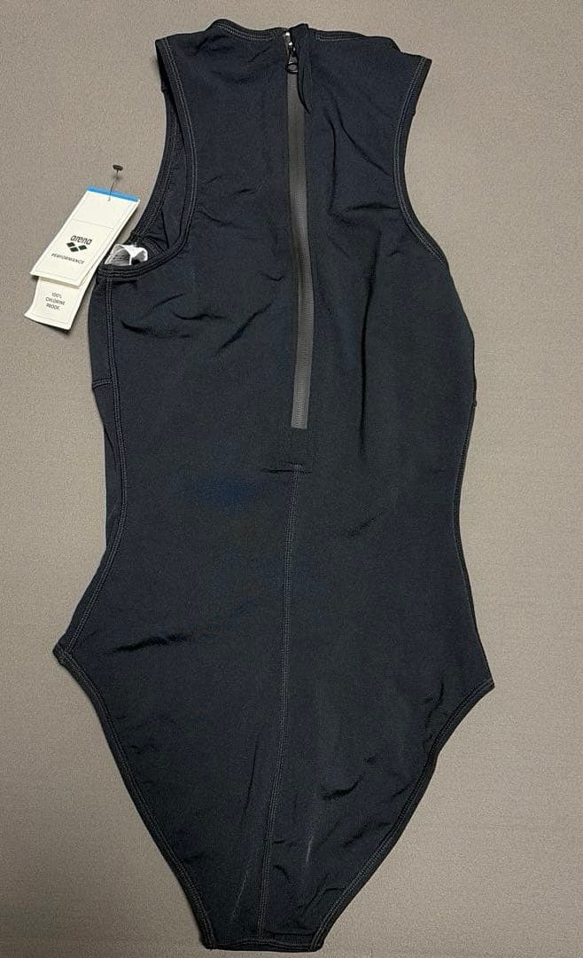 新品未使用　arena 水球用競泳水着　US34サイズ