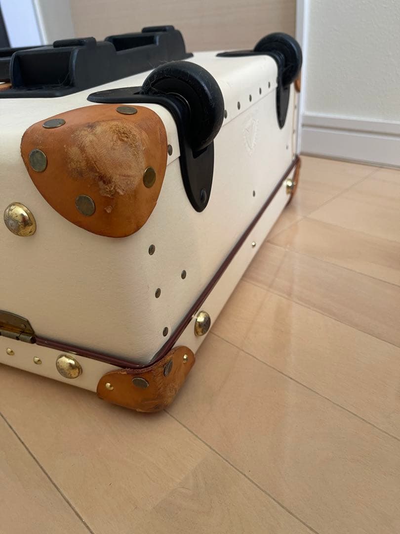 グローブトロッター　サファリ　スーツケース　21インチ　キャリー　アイボリー