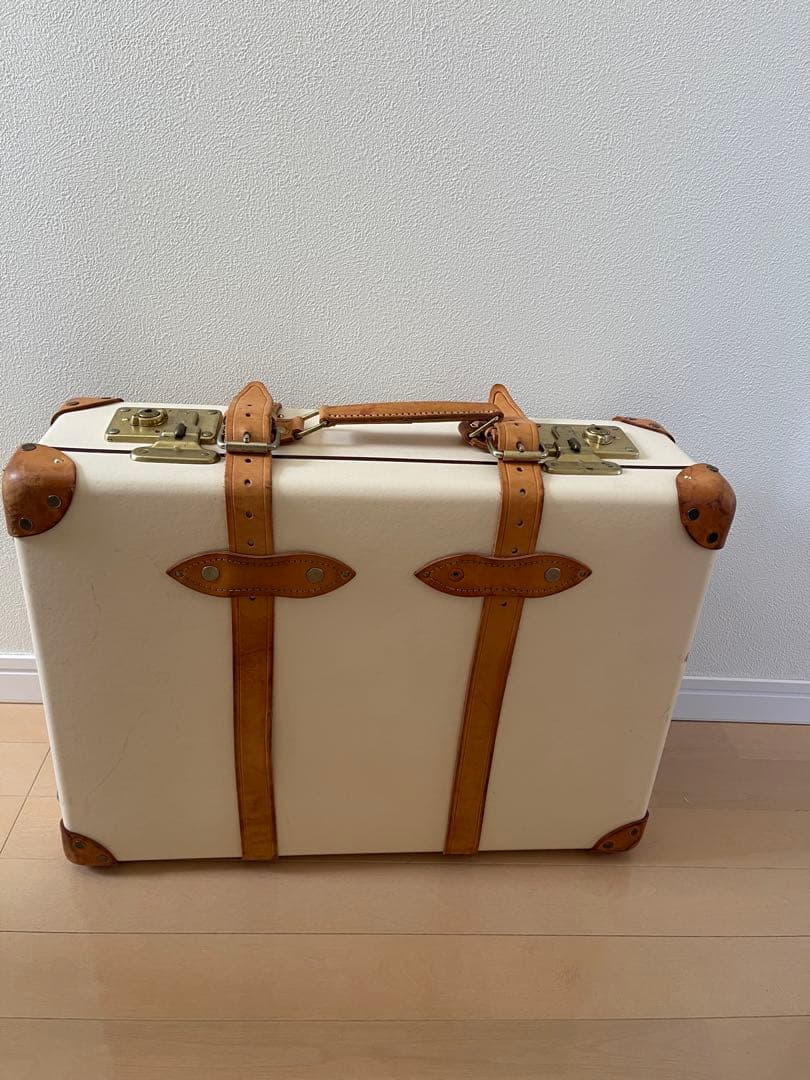 グローブトロッター　サファリ　スーツケース　21インチ　キャリー　アイボリー