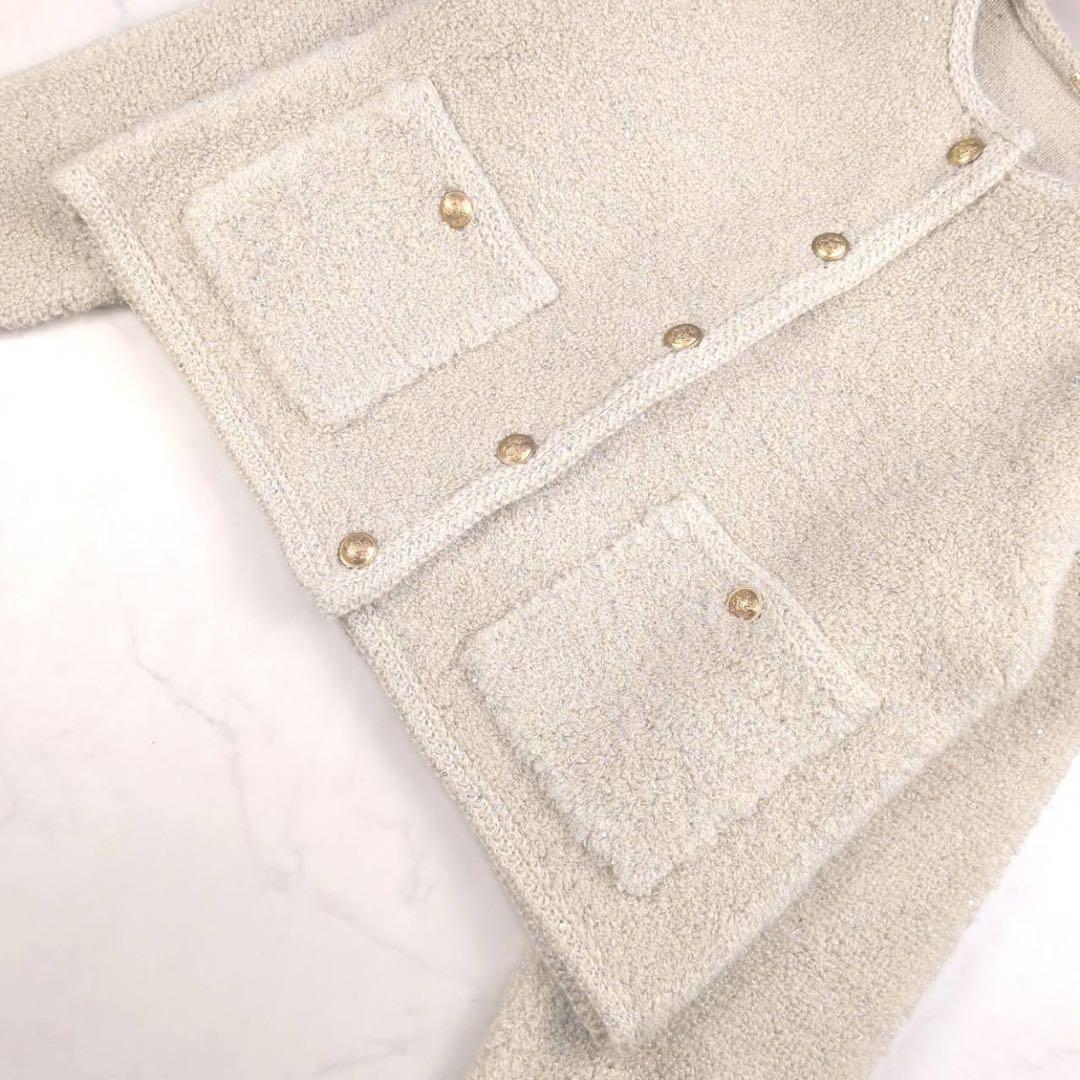 近年✨ ミラオーウェン 金釦ノーカラーコンパクトラメニットジャケット アイボリー
