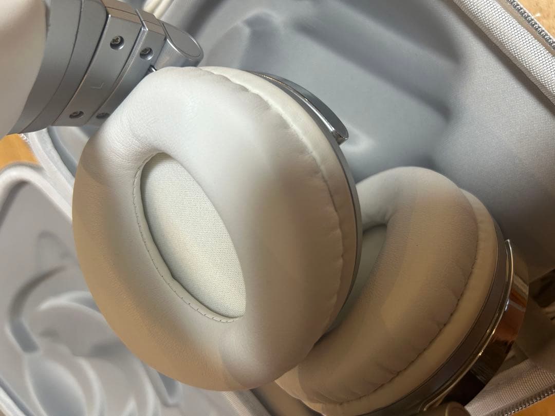 Brookstone ワイヤレス アリアナ・グランデ 猫耳ヘッドホン