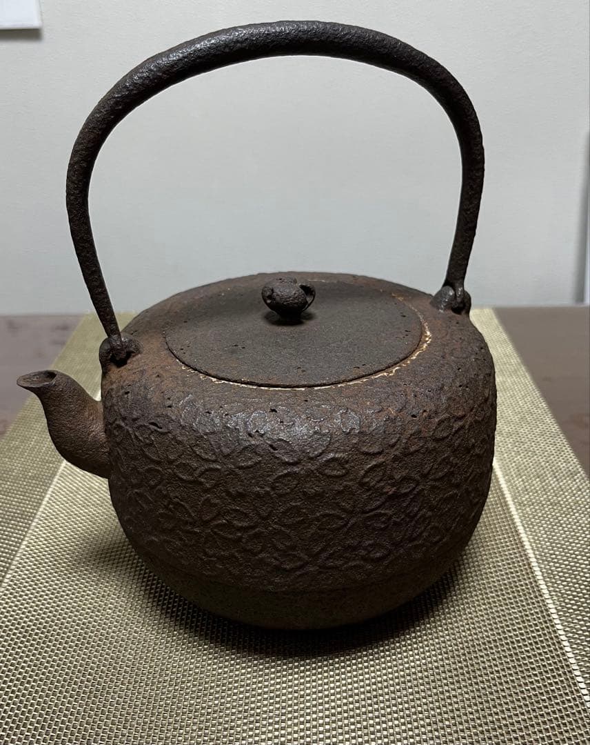日本の伝統工芸品　南部鉄器　鉄瓶　桜