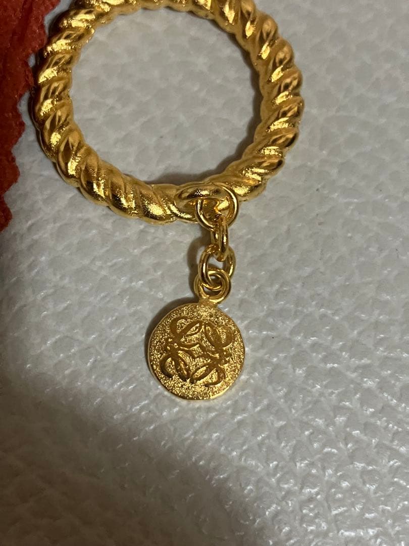 ロエベ　LOEWE スカーフリング。チャームなどにも。