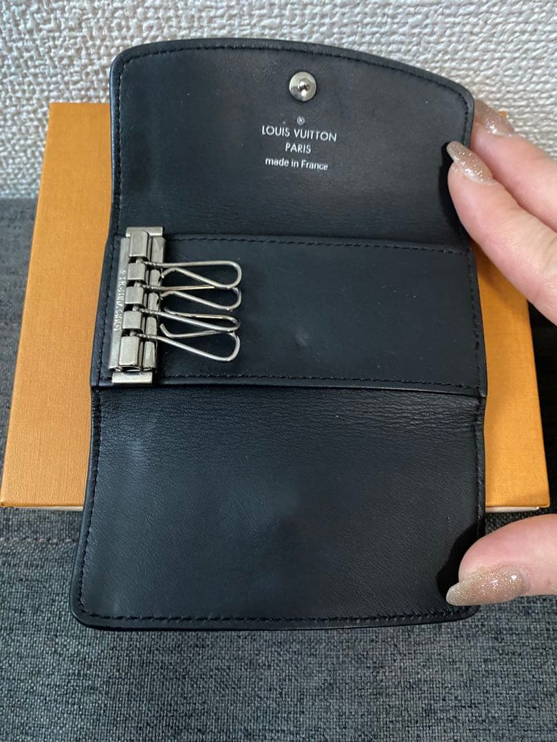 ルイヴィトン　ミュルティクレ4 マヒナ　ブラック