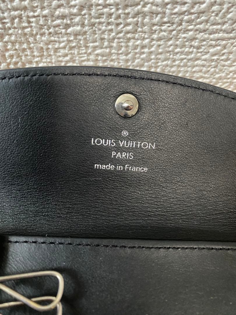 ルイヴィトン　ミュルティクレ4 マヒナ　ブラック