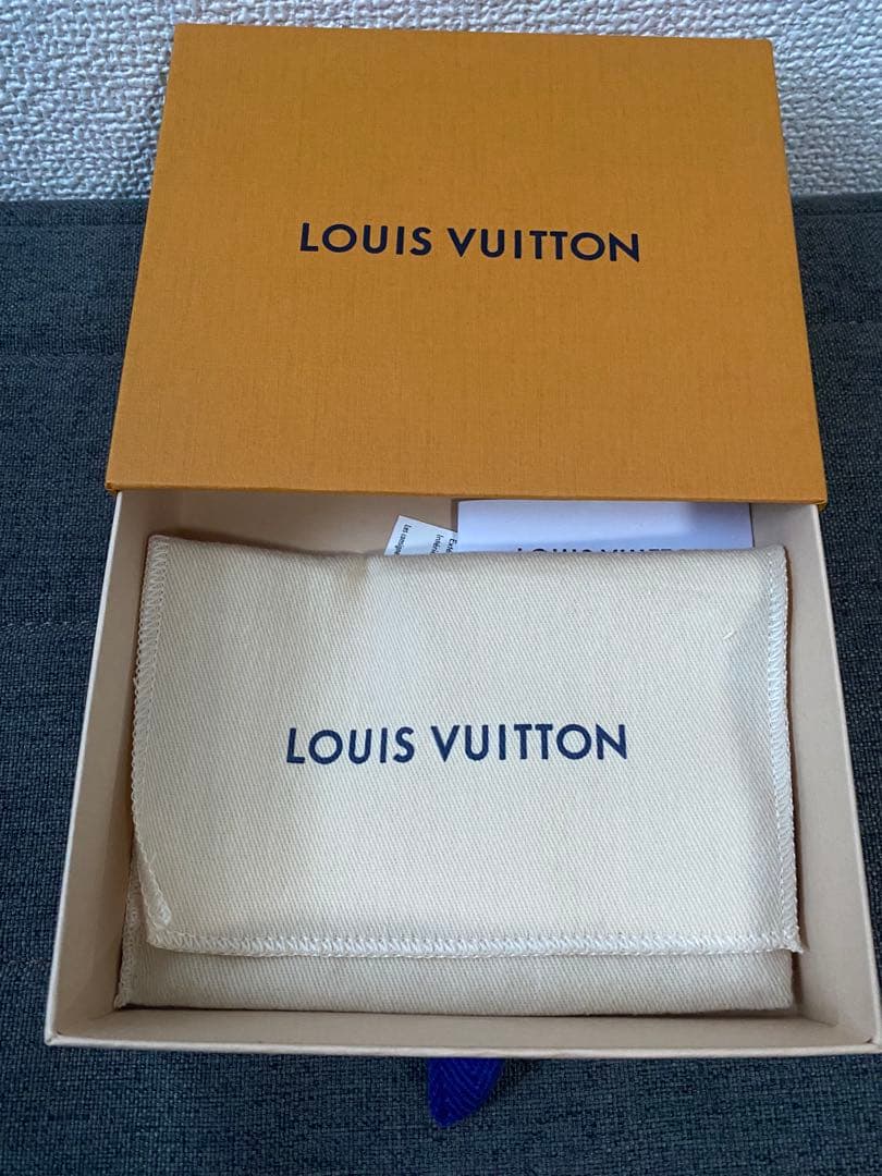 ルイヴィトン　ミュルティクレ4 マヒナ　ブラック