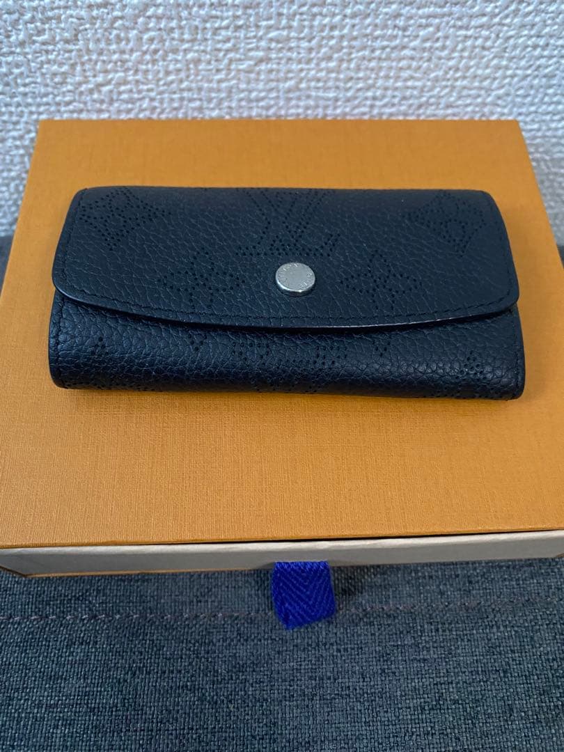 ルイヴィトン　ミュルティクレ4 マヒナ　ブラック