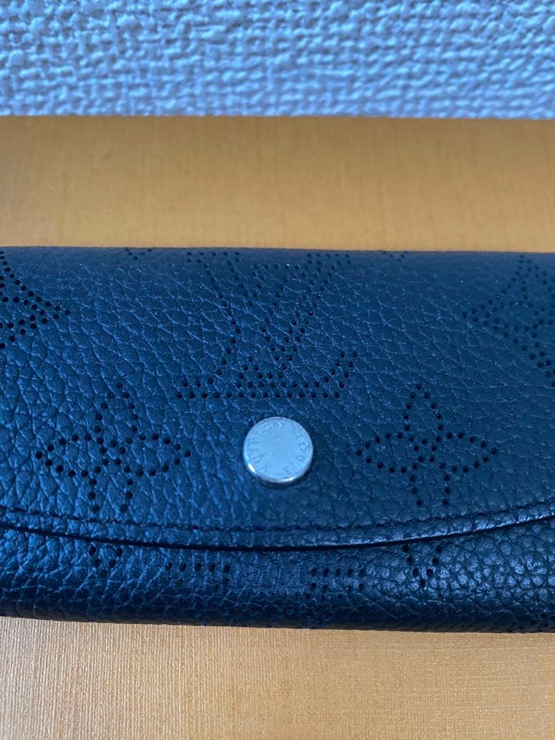 ルイヴィトン　ミュルティクレ4 マヒナ　ブラック