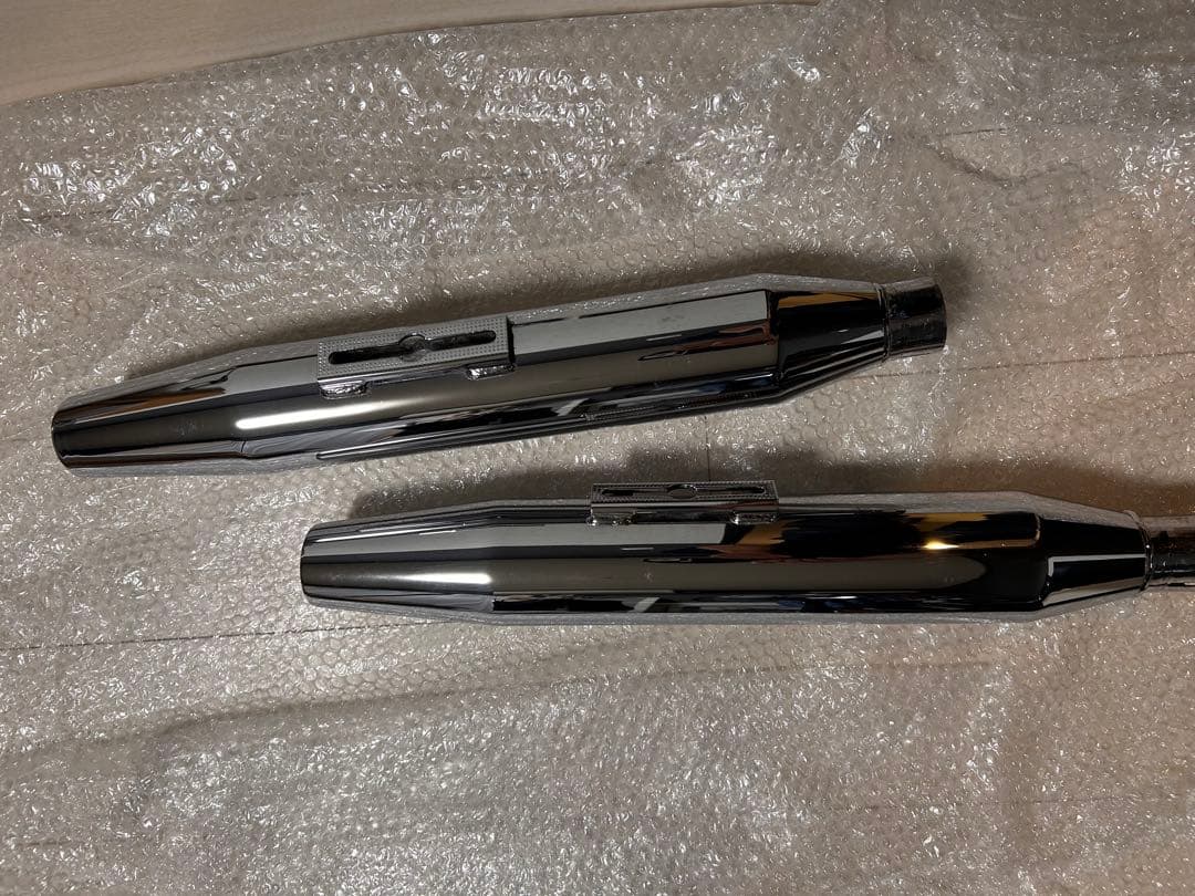 ハーレー　ダイナ　北米マフラー　パンチアウト16ミリ