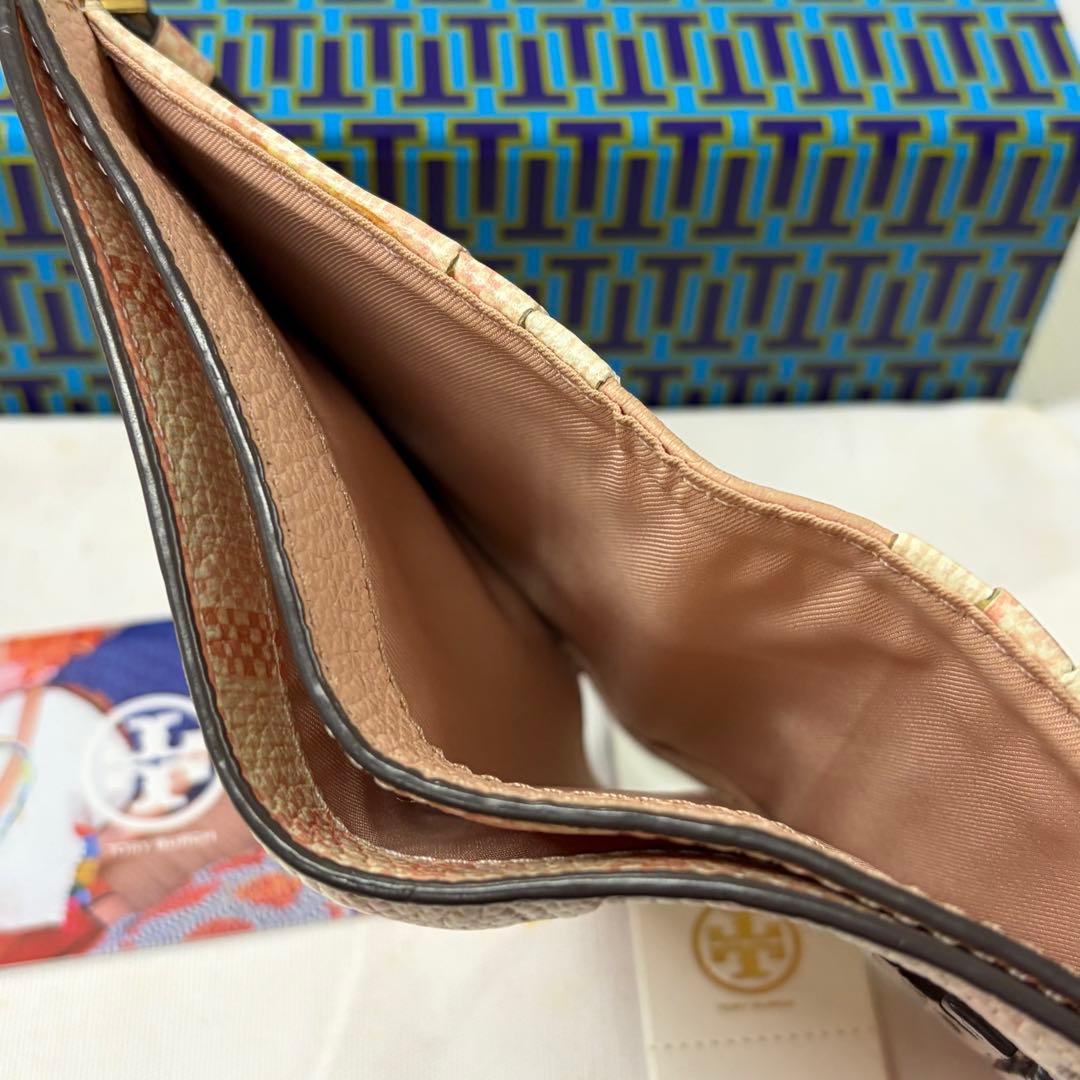 新品同様‼️ 現行　トリーバーチ　TORYBURCH 財布　二つ折り　折り財布