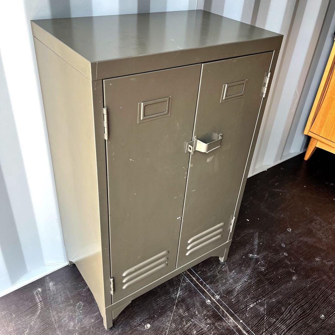 取付無料！ウニコ ファンク ロッカー風レトロデザイン カーキスチールキャビネット