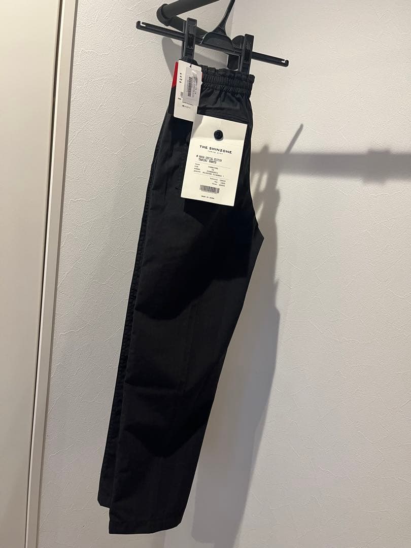 新品未使用タグ付き　Shinzone×NANGA センタープレステーパードパンツ
