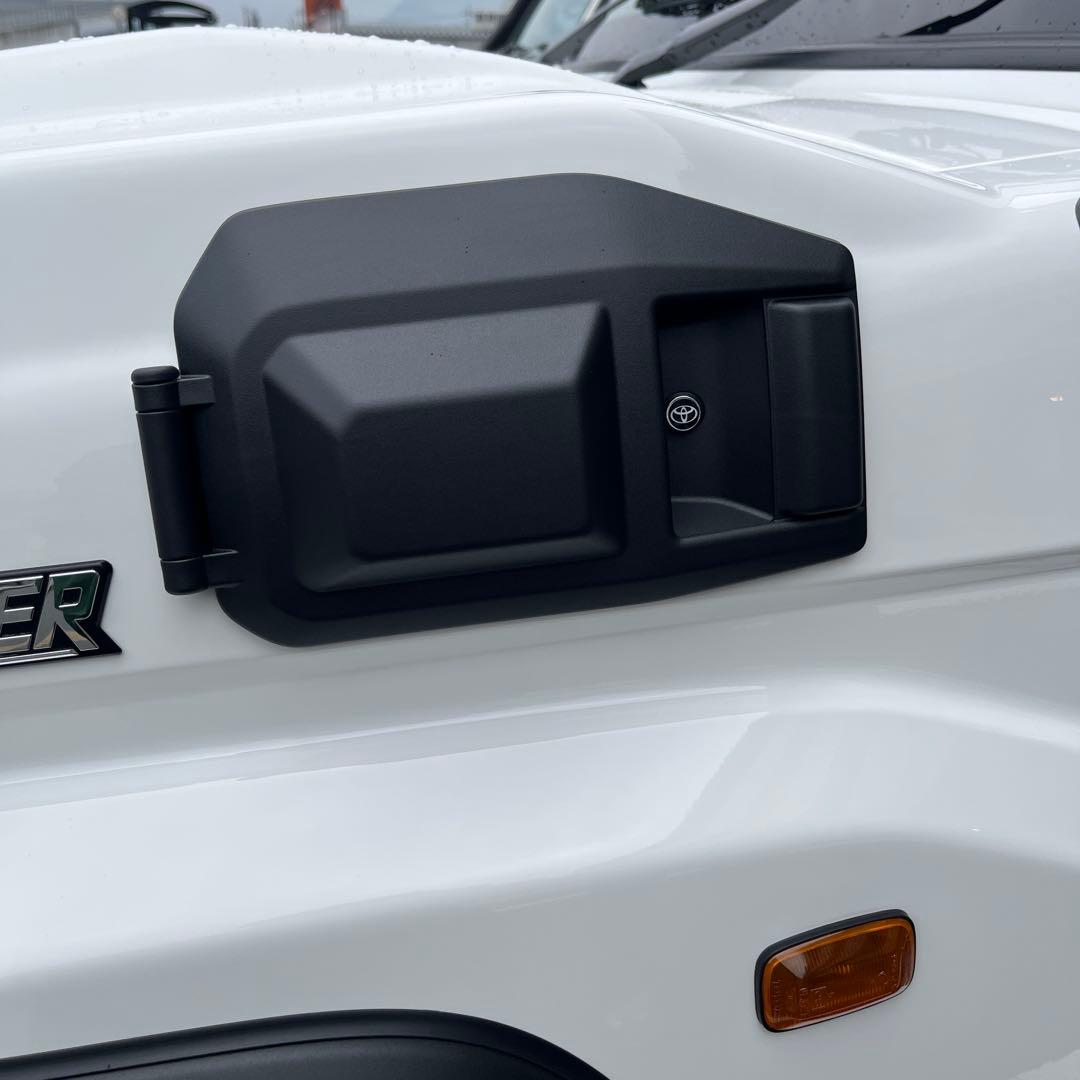 m*.様 再再販ランクル70 GDJ76 セキュリティキー付リッドカバー　新型7