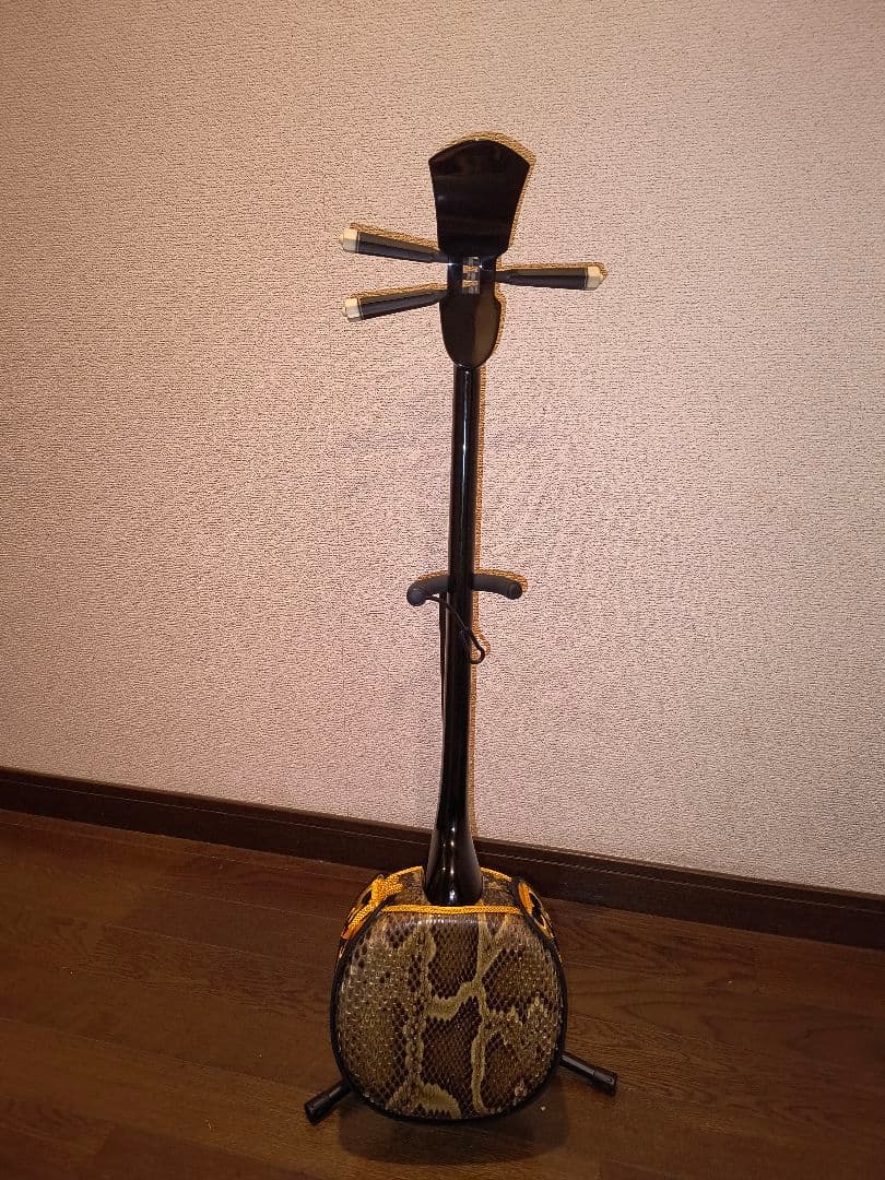 沖縄三線　 本革　 ケース黒　　蛇皮