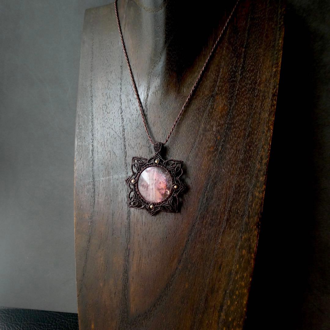 レアカラーサンストーンのマクラメネックレス