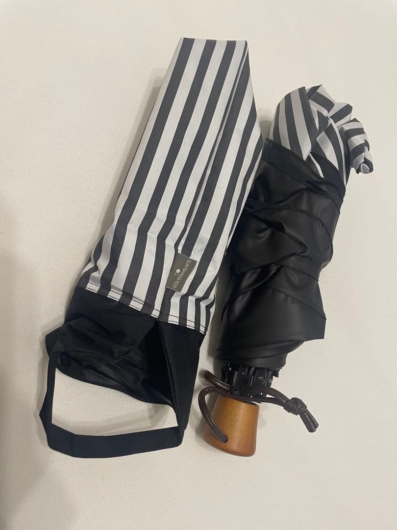 【今年購入】3段折　白黒ストライプ　サンバリア100 美品【14000円】