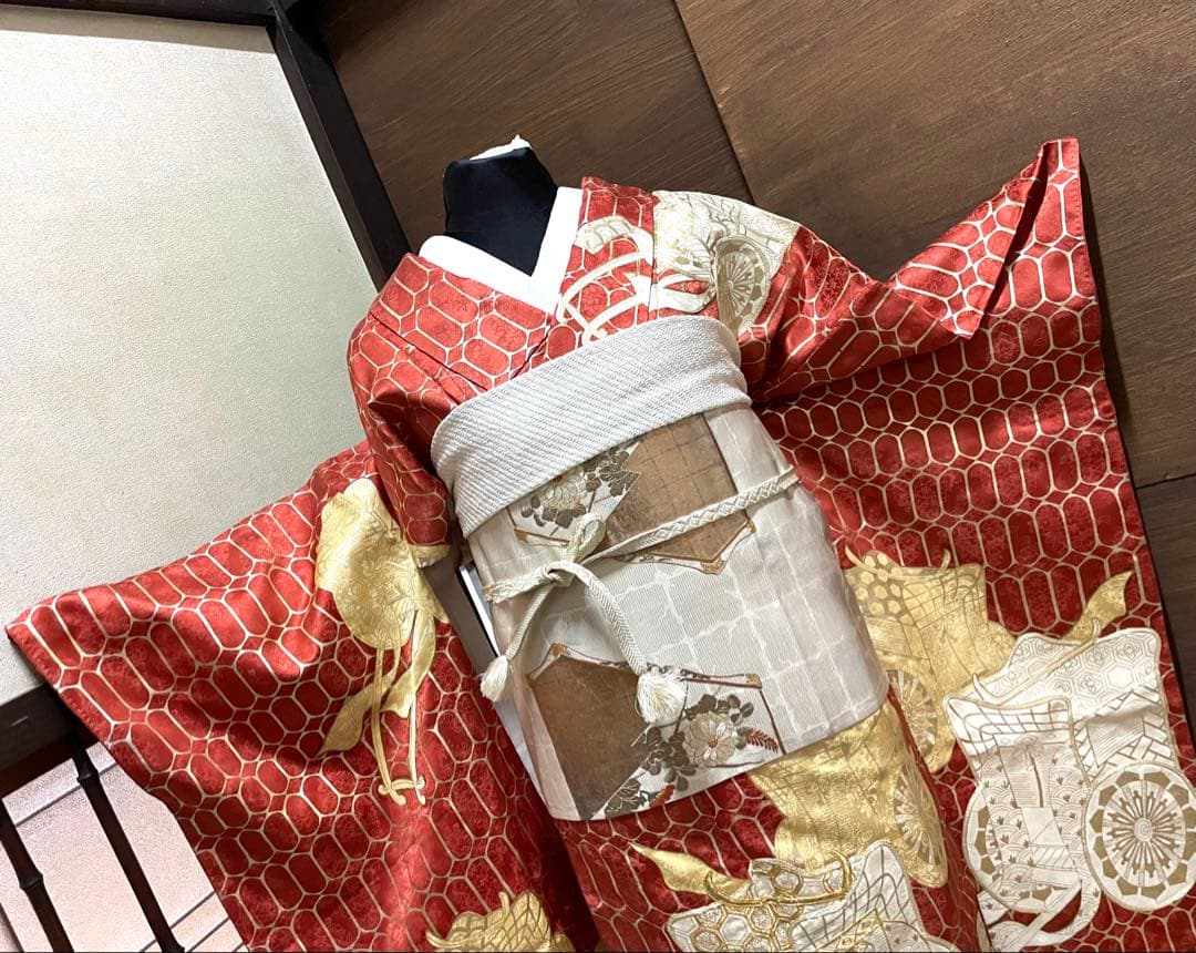 振袖 フルセット6点サイズM〜Ｌ駒刺繍　御所車文　金彩　正絹