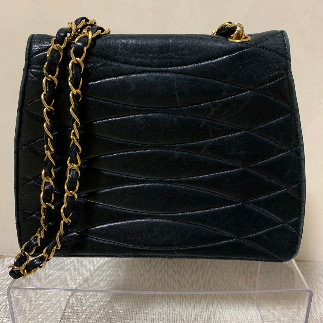 CHANELチェーンショルダーバック