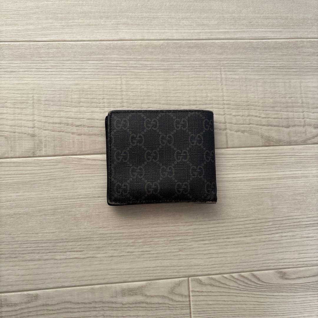 B*0様 GUCCI 二つ折り財布