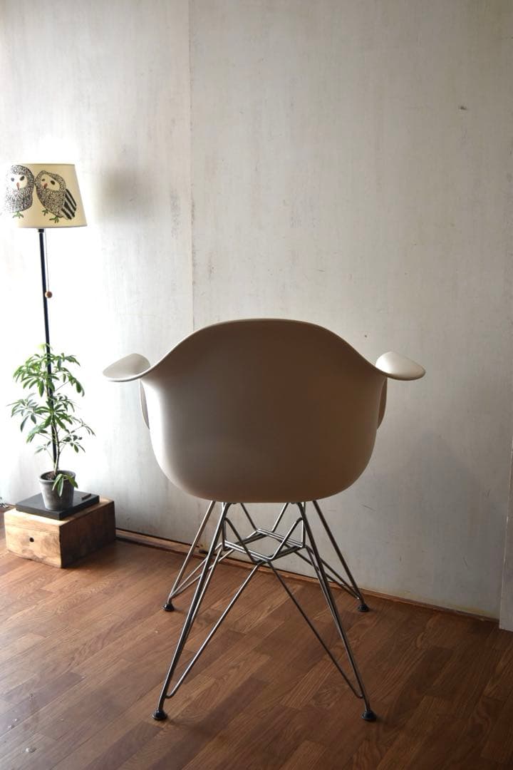 Herman Miller Esmes Arm chair ①