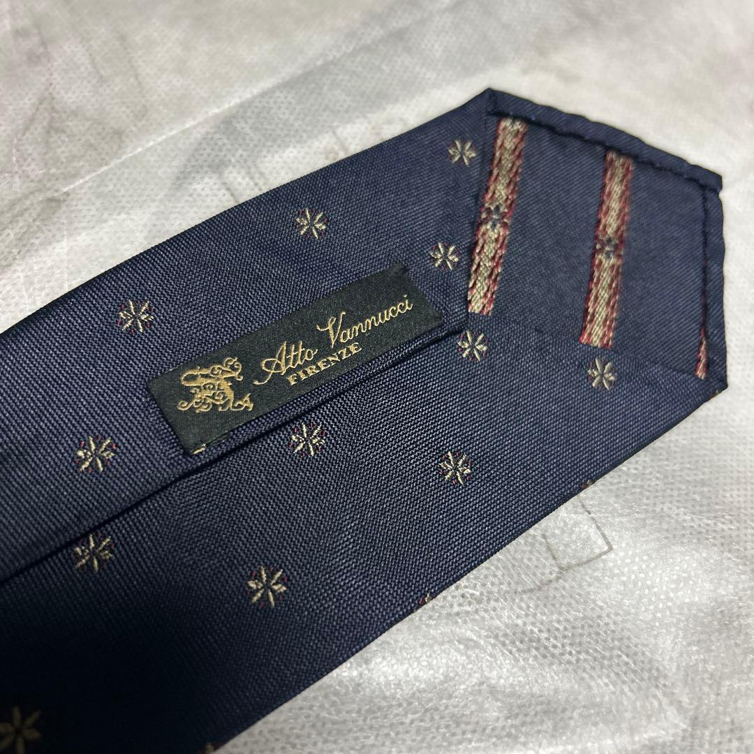 アットヴァンヌッチ　セッテピエゲ　ネイビー