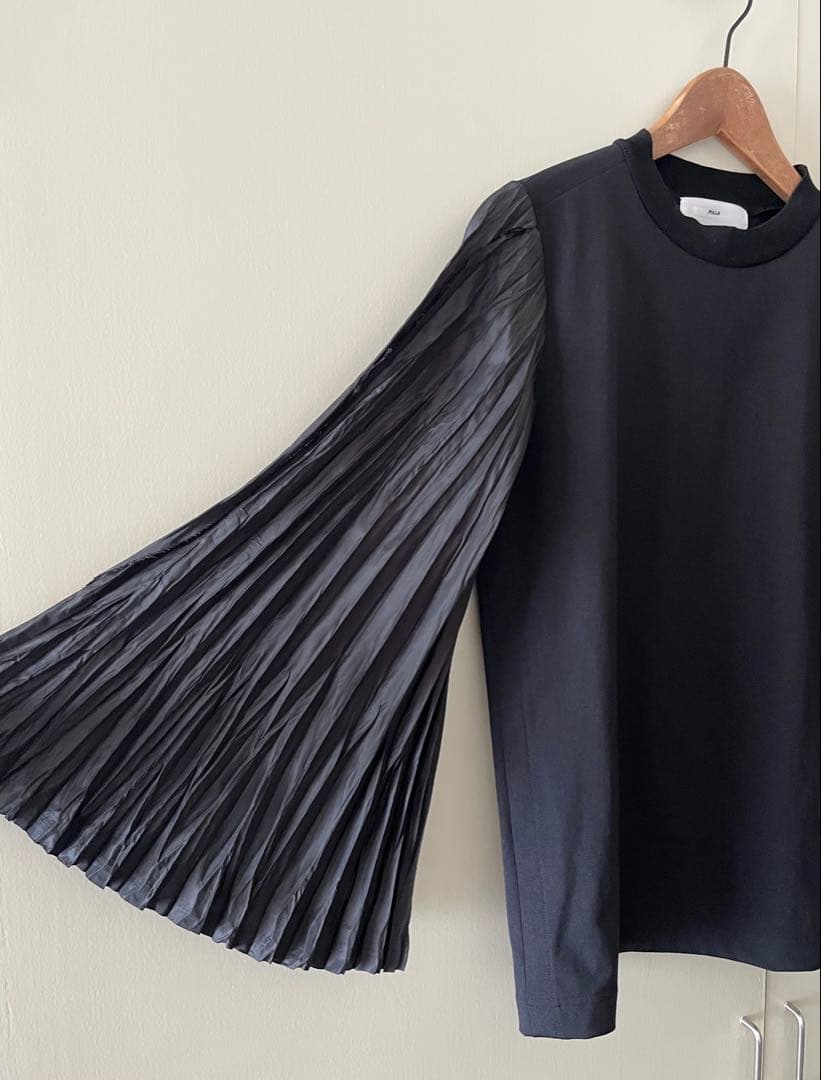 TOGA PULLA プリーツスリーブカットソー