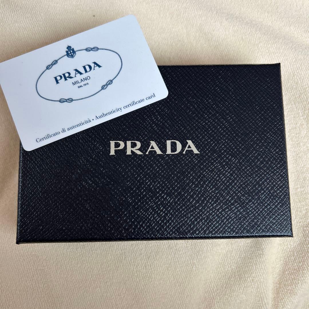 PRADA ブラック エピレザー キーケース