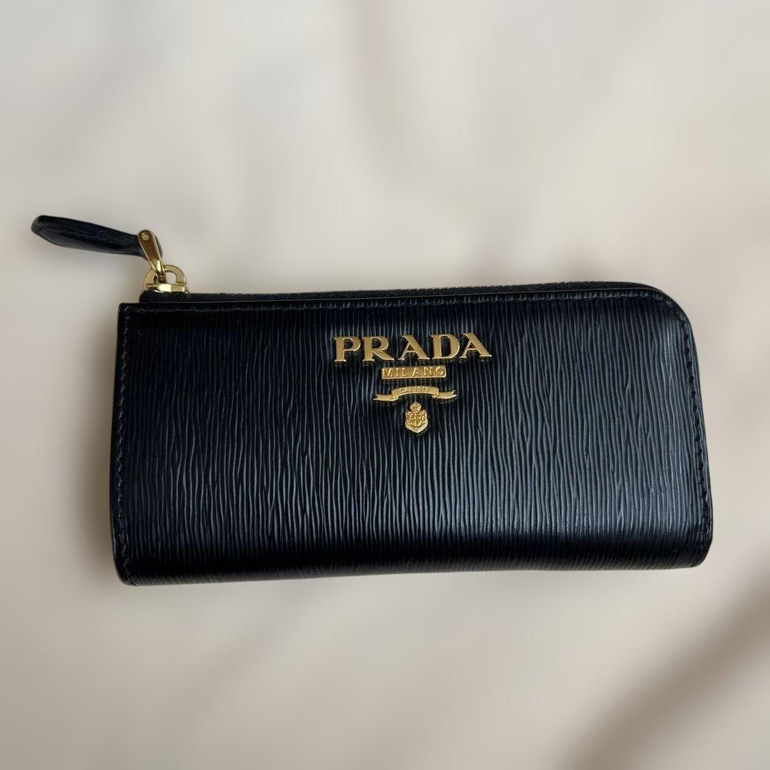 PRADA ブラック エピレザー キーケース