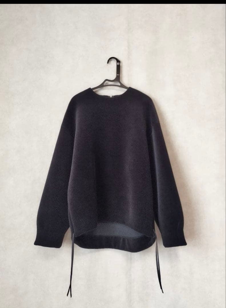 HYKE ベロアサイドジップトップス