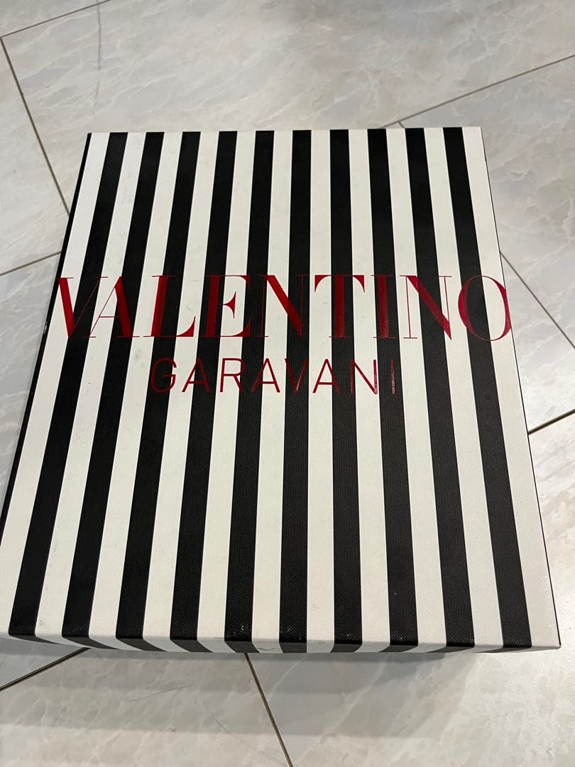 VALENTINO スタッズ付きストライプヒール