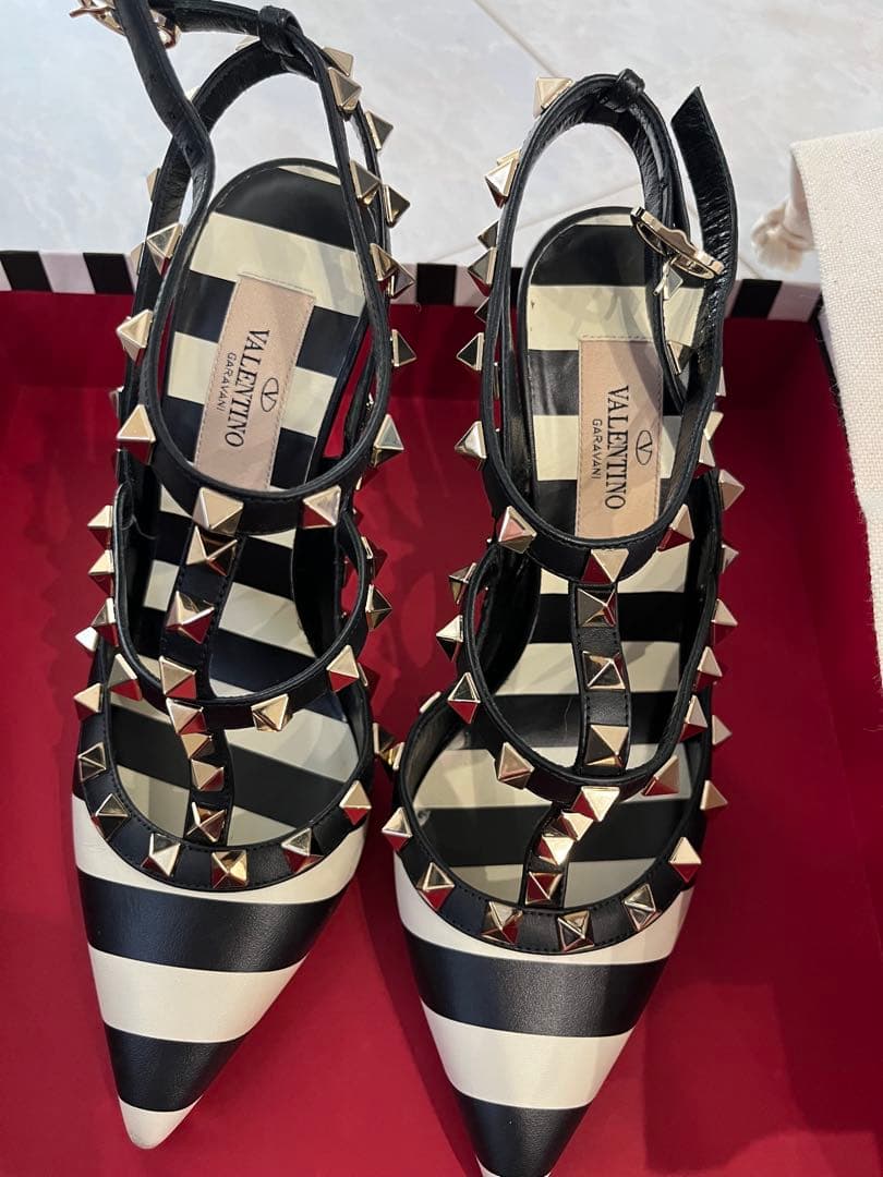 VALENTINO スタッズ付きストライプヒール