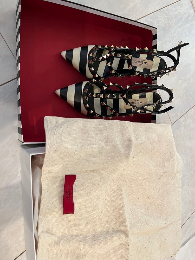 VALENTINO スタッズ付きストライプヒール