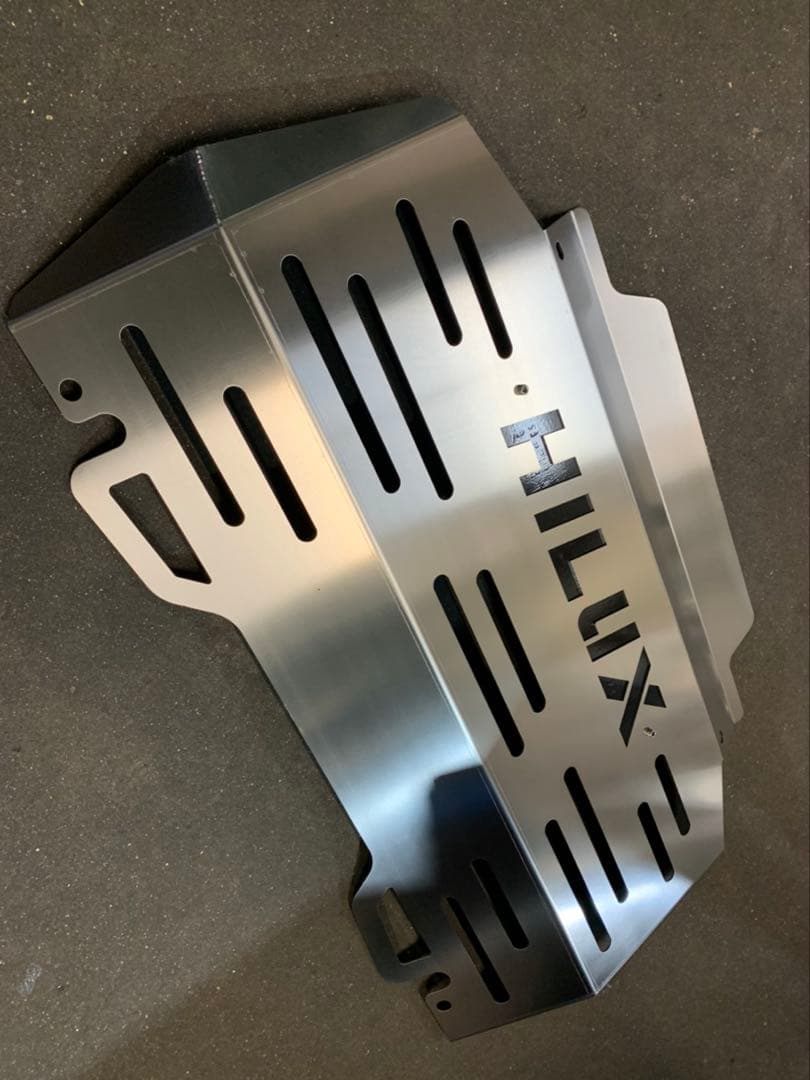 ラスト1枚 ハイラックス GUN125 スキッドプレート