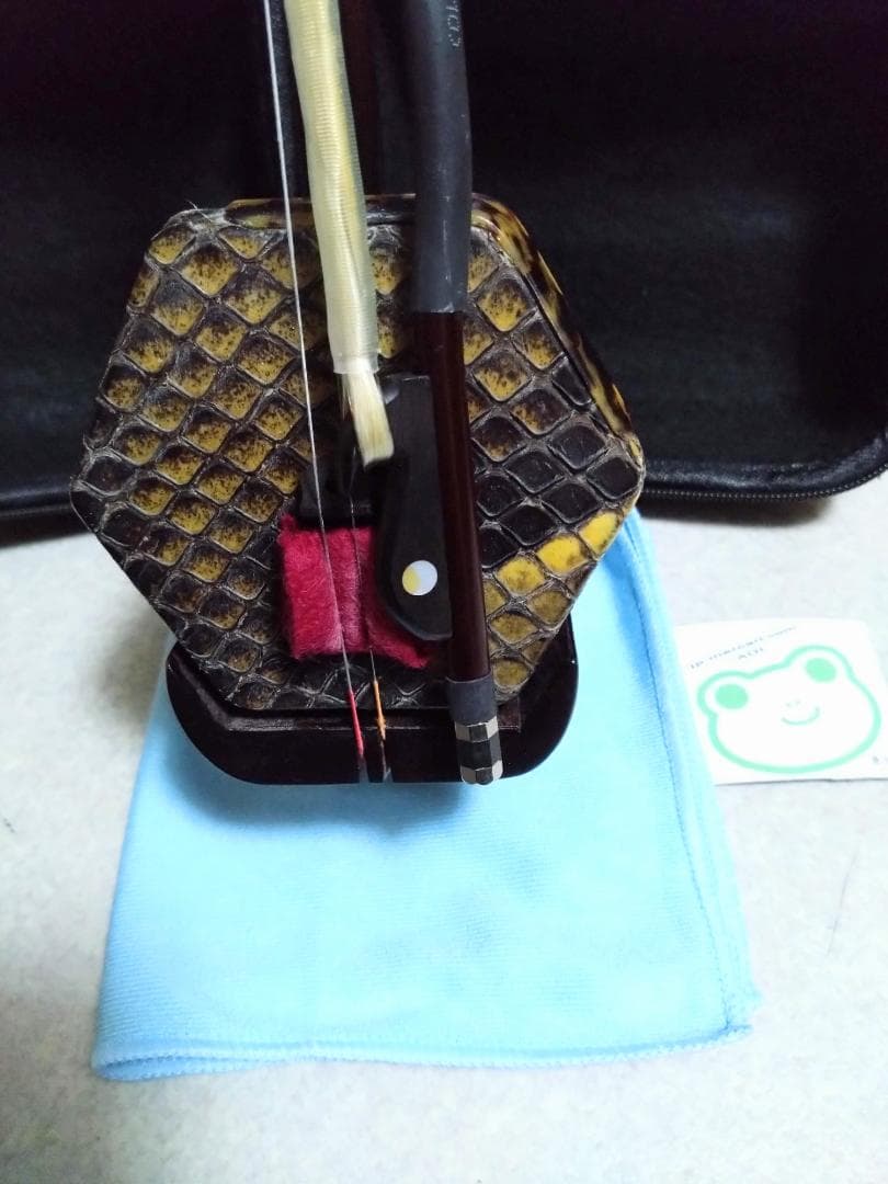 o*8様 二胡 萬其興 中国無錫 二泉 予備弓・予備弦・ケースセット