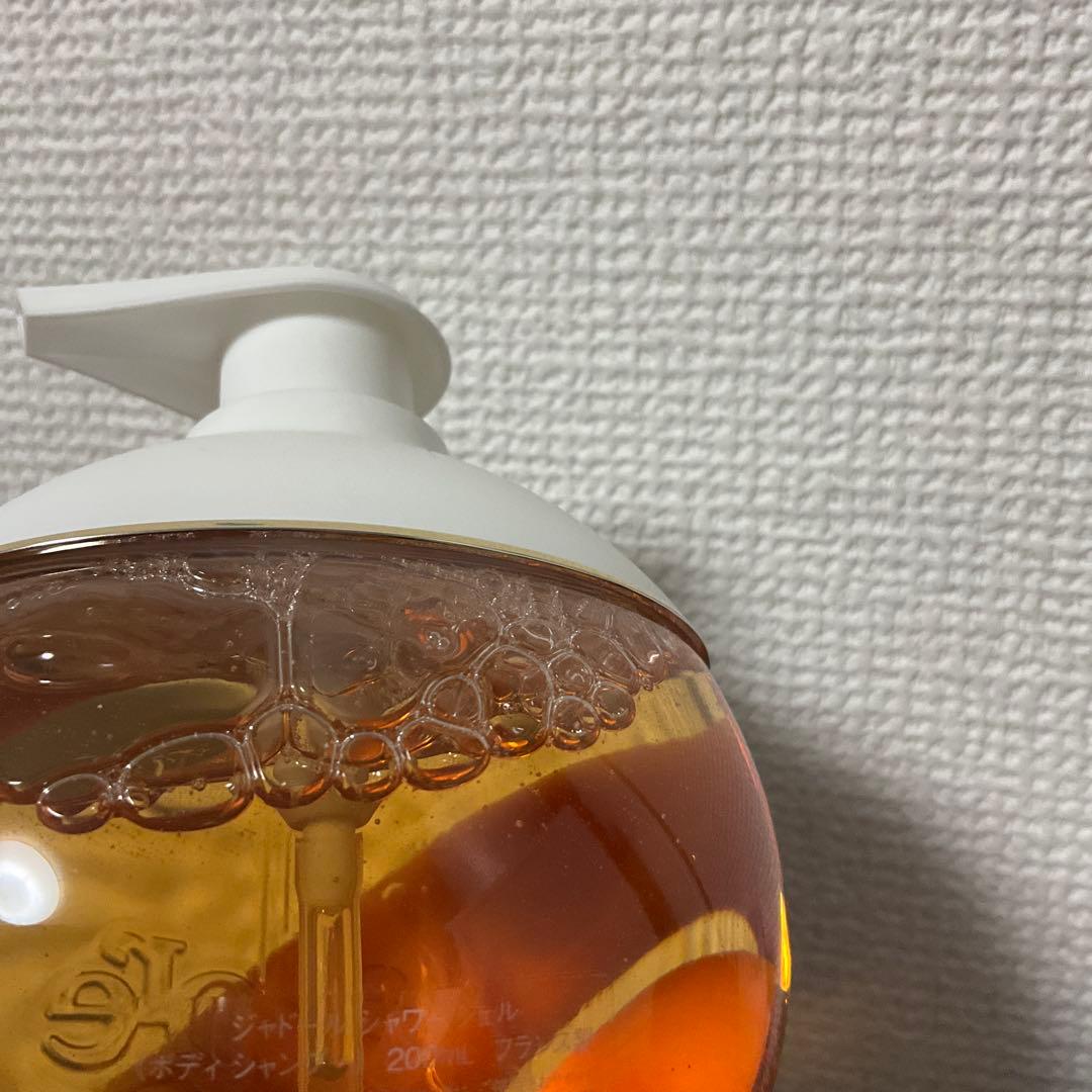 4点、プレステージハンドクリーム3点、ジャドールシャワージェル1点