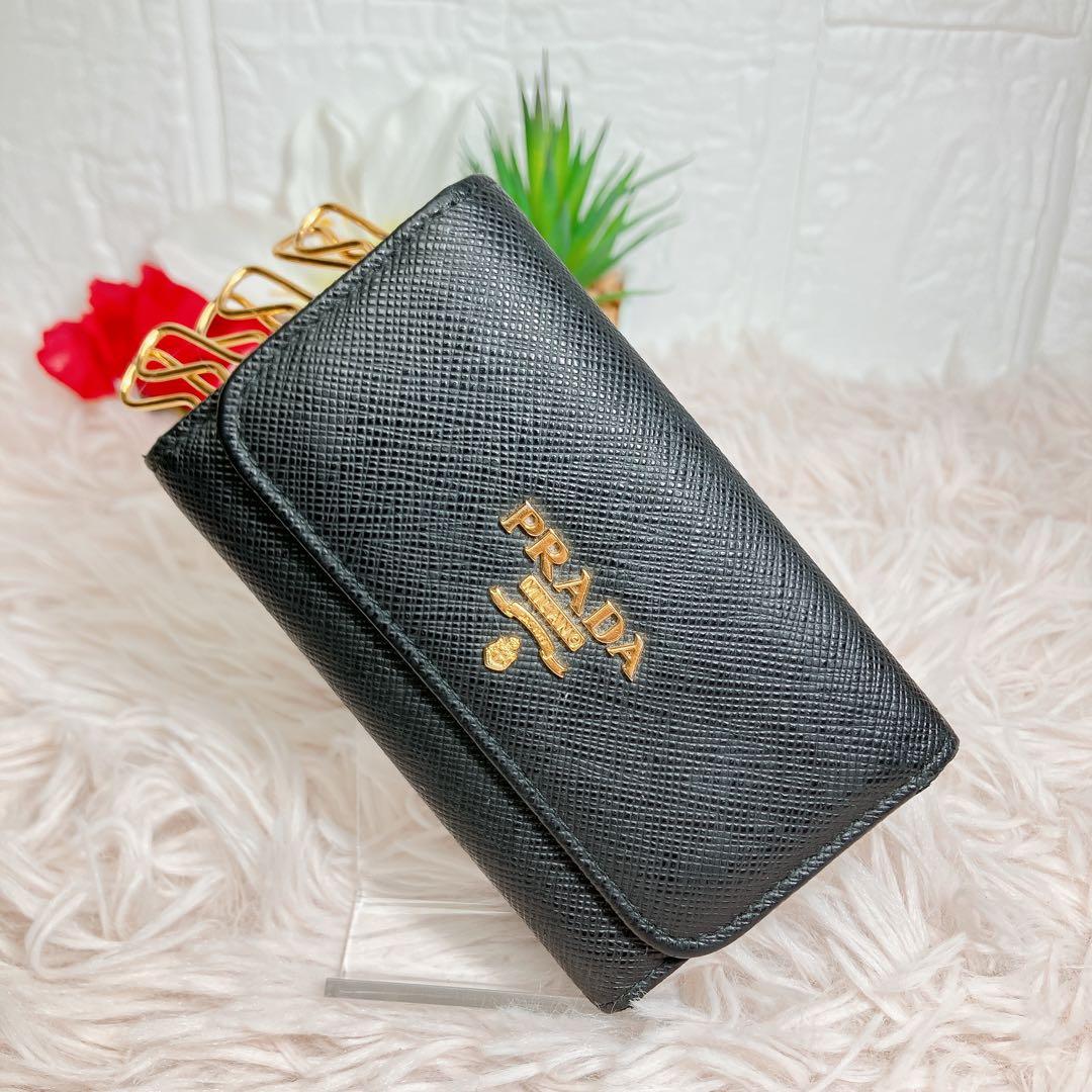 極美品 PRADA 6連 キーケース サフィアーノ ブラック 即日発送 ゴールド