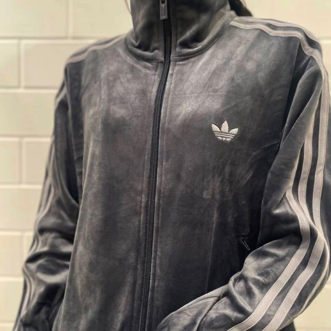 新品L⭐️adidas ファイヤーバード ベロア トラックトップ グレー