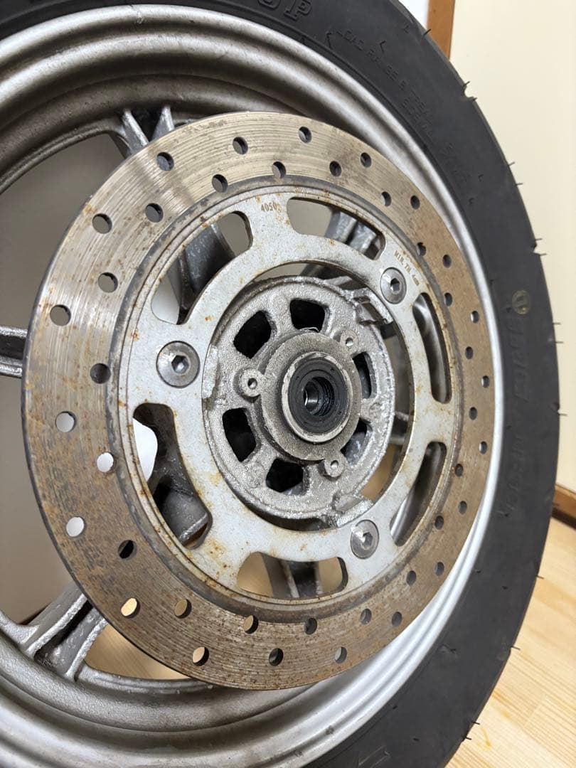 バーグマン200 CH41A プロントタイヤ ホイール アクスルシャフト