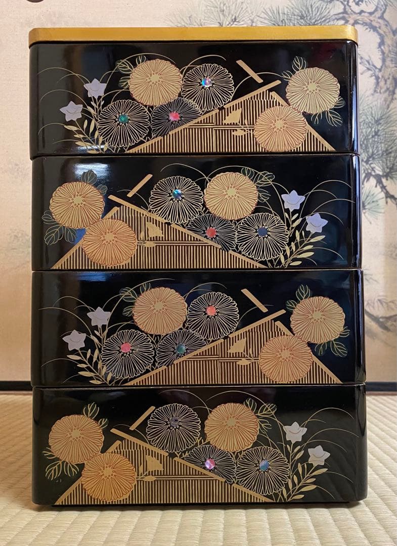 漆器 重箱 4段 菊蒔絵　エコメルカリ便指定して下さい。