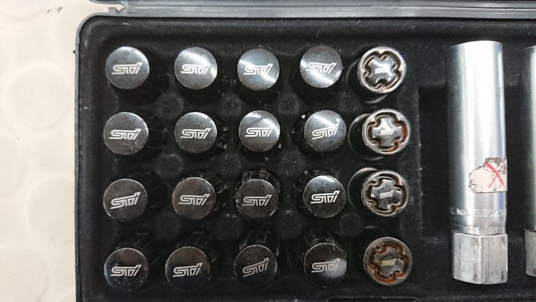 スバル SUBARU McGard STI セキュリティ ロックナットセット